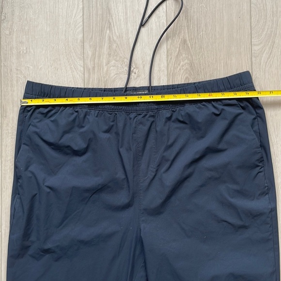 Banana Republic Men’s navy blue parachute pants. Pre-owned. Like new. Size XL - Picture 8 of 13